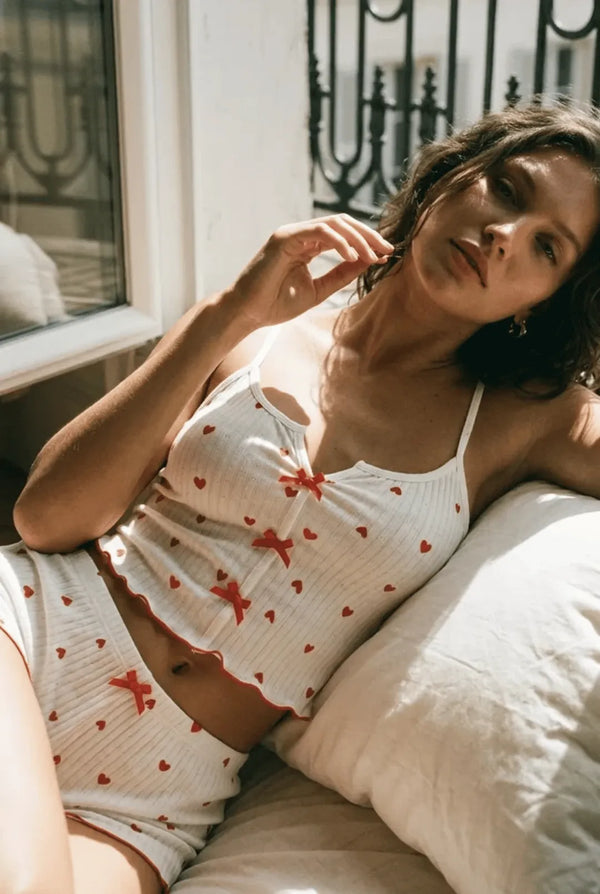 Ribbed Heart Print Bow Cami & Shorts Pajama Set – White & Crimson